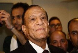 عنان يترشح.. "حرب عسكرية" في مسرحية انتخابات الرئاسة ويصف السيسي بالفاشل