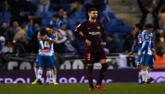 رغم تعرضه للإهانة... بيكيه يطلب من جماهير برشلونة عدم الرد