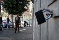 إضراب واعتقالات بالضفة والقدس تزامناً مع زيارة "بنس"