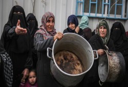 فقراء بغزة يحتجّون على مواصلة تعليق مساعدات "برنامج الأغذية العالمي"