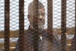 للمرة الثانية.. الأمور المستعجلة تقضي بعدم الاختصاص في سحب أوسمة الرئيس مرسي