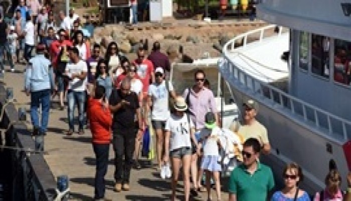 تسمم نزلاء الفنادق عرض مستمر.. إصابة 31 مواطنا بإعياء في فندق عائم