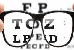 افحص نظرك وكأنك عند طبيب العيون