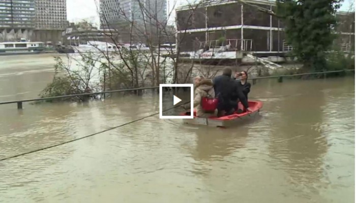 فيضان نهر السين يهدد باريس ويغلق اللوفر