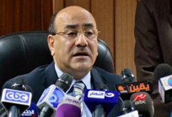 نقل هشام جنينة إلى المستشفى بعد الاعتداء عليه بسلاح أبيض