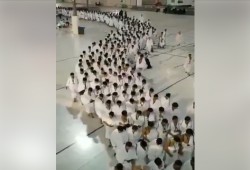 لإتمامهم حفظ القرآن .. الحكومة التركية تكرّم 2000 طالب تركي بآداء مناسك العمرة (فيديو)