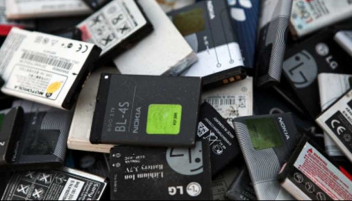 لا تعبث في بطارية هاتفك.. قد تنفجر فيك