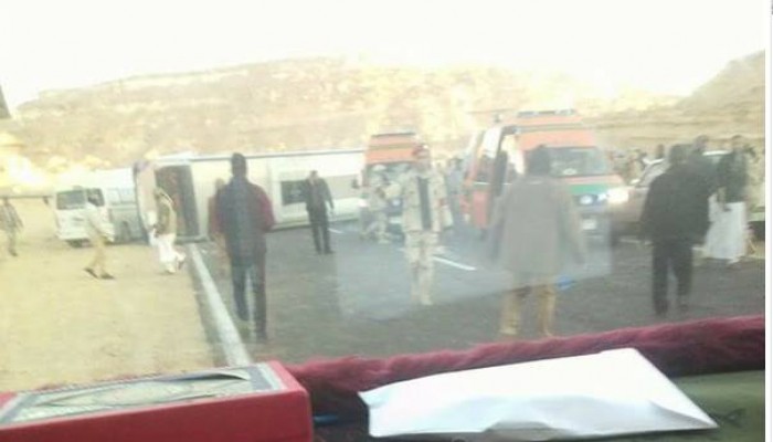 إصابة 18 شخصا في انقلاب أتوبيس بمطروح