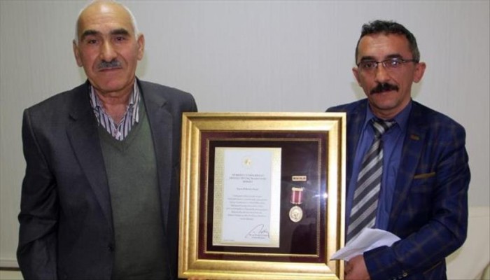 أحد جرحى محاولة الانقلاب يبلغ أردوغان رغبته بالمشاركة في "غصن الزيتون"