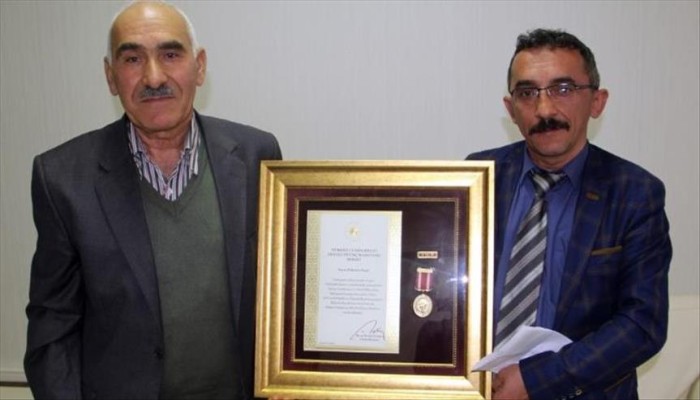 أحد جرحى محاولة الانقلاب يبلغ أردوغان رغبته بالمشاركة في "غصن الزيتون"