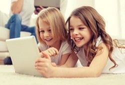 مختصون يطالبون "فيسبوك" بسحب تطبيق "مسنجر الأطفال"