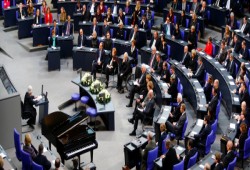 أغضب إسرائيل وأقلق أميركا.. مجلس الشيوخ البولندي يقر قانوناً ينكر المحرقة