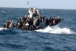 غرق مركب يقل 90 مهاجرًا أمام السواحل الليبية