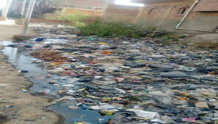 القمامة ومياه الصرف تحاصر مساكن عبد القادر والعرائس في الإسكندرية