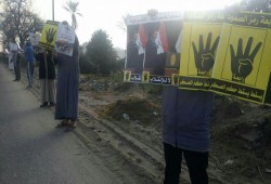 سلسلة بشرية لثوار الحسينية في أول أيام أسبوع "تهديداتك لا تخيفنا"