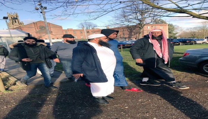 "بول بوجبا" يؤدى صلاة الجمعة بأحد مساجد مانشستر