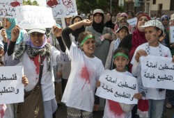 أمير بحريني يلتقي وزيراً إسرائيلياً في تل أبيب علناً