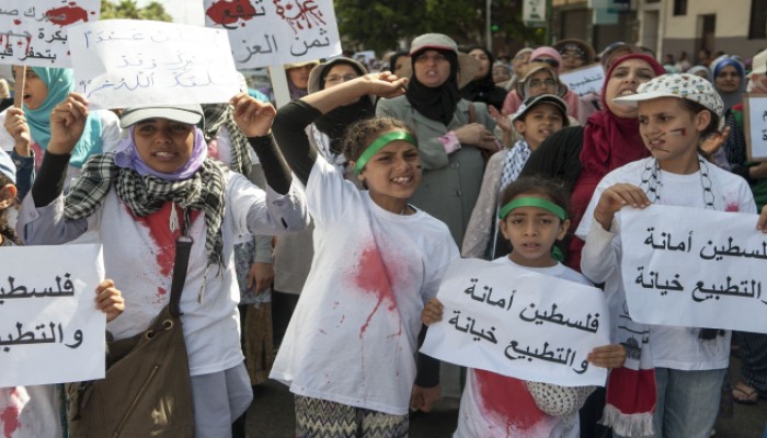 أمير بحريني يلتقي وزيراً إسرائيلياً في تل أبيب علناً