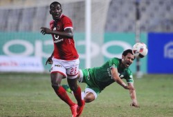 الأهلي يفوز على الاتحاد بثلاثية ويوسع الفارق مع أقرب منافسيه