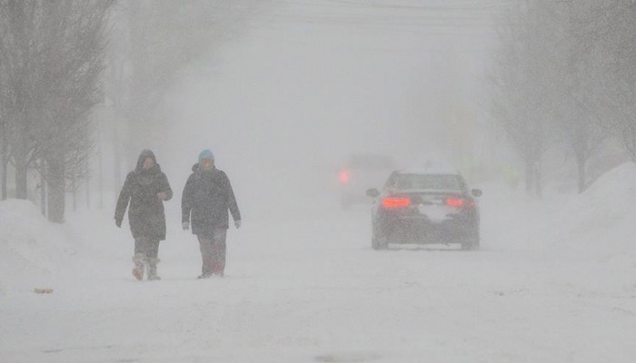 نصف فرنسا في حالة تأهب إثر عاصفة ثلجية