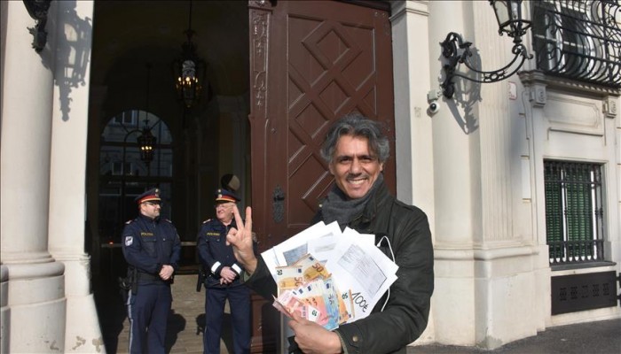 رجل أعمال فرنسي من أصل جزائري يدفع غرامات المنقبات في النمسا