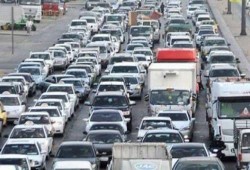 كثافات مرورية بـ «الأوتوستراد» بسبب انقلاب سيارة نقل