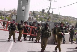 استشهاد شاب فلسطيني بالخليل بعد طعنه جنديا إسرائيليا