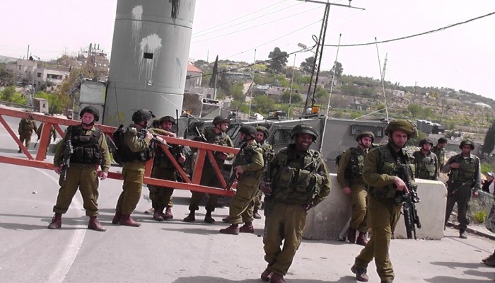 استشهاد شاب فلسطيني بالخليل بعد طعنه جنديا إسرائيليا