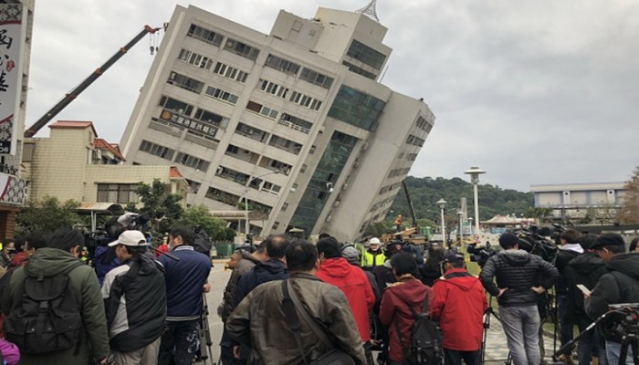 قتلى وجرحى في زلزال يضرب مدينة سياحية بتايوان