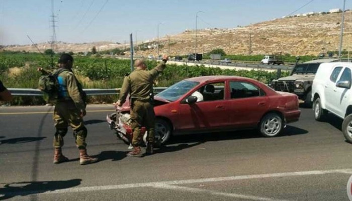 مستوطن صهيوني يدهس فلسطينيّاً ويصيبه بجراح شمال الضفة