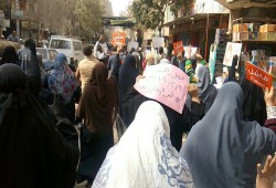 ثوار فيصل يهتفون "بسم الله المعبود مش هنسيب الظلم يسود"