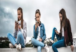 "حاربوهم مثل السجائر".. موظفون سابقون في فيسبوك وجوجل يطلقون حملة لمحاربة إدمان التكنولوجيا