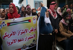 100 عضو كونغرس يحذرون ترمب من تبعات تقليص دعم "أونروا"