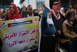 100 عضو كونغرس يحذرون ترمب من تبعات تقليص دعم "أونروا"