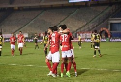 الأهلي يكرر اكتساحه للمقاولون.. ويواصل زحفه نحو اللقب