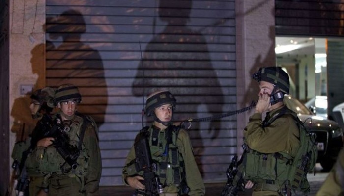 اعتقال 13 فلسطينيا وأعمال عربدة للمستوطنين بالضفة