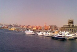 إغلاق ميناء الغردقة البحرى أمام الحركة الملاحية لسوء الأحوال الجوية