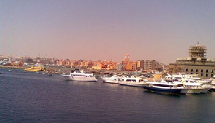 إغلاق ميناء الغردقة البحرى أمام الحركة الملاحية لسوء الأحوال الجوية