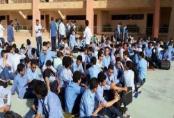 اعتصام طلاب مدرسة العلوم للمتفوقين في برج العرب