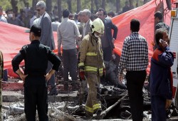 مصرع 66 شخصا جراء تحطم طائرة ايرانية وسط البلاد