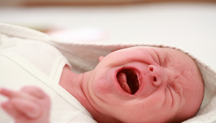 9 أخطاء تصيب رضيعكِ بالغازات
