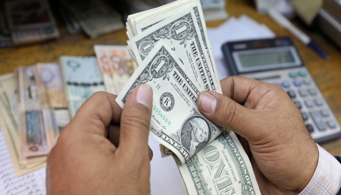 الدولار يتعافى بعد هبوطه لأدنى مستوى في 3 سنوات