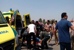 مصرع 3 أشخاص وإصابة 12 إثر تصادم سيارتين نقل بأتوبيس فى بنى سويف