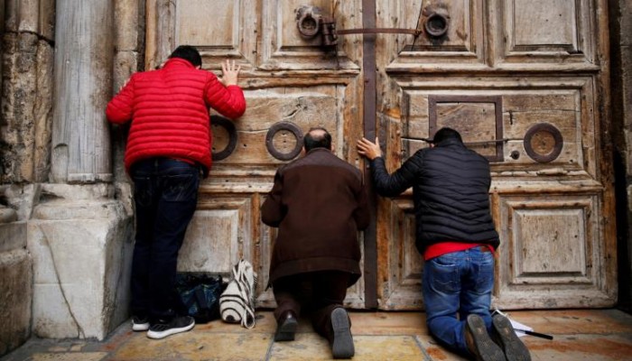 استمرار إغلاق "القيامة" والاحتلال يحتجز أموالا مسيحية