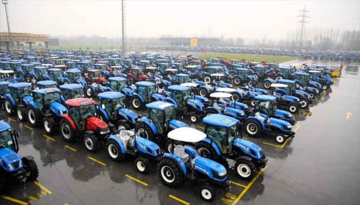 الجرارات التركية تحرث أراضي أكثر من 130 دولة