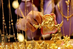 الذهب يواصل التراجع بالتعاملات المسائية.. وعيار 21 يسجل 649 جنيهًا