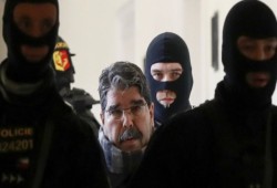 تركيا تتعهد بتعقب الزعيم الكردي السوري صالح مسلم "أينما ذهب"