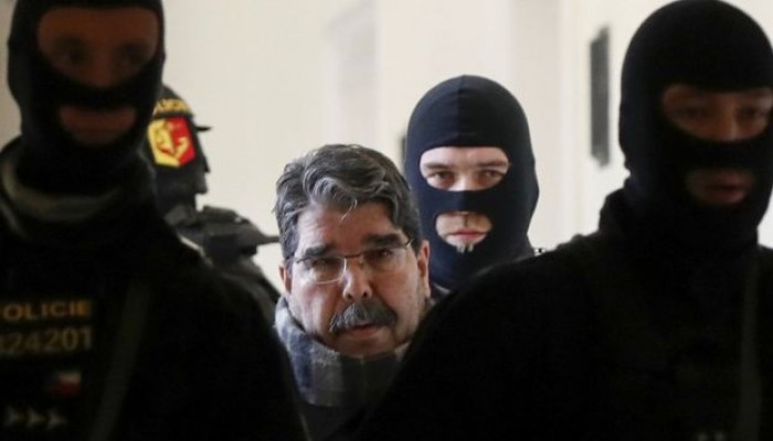 تركيا تتعهد بتعقب الزعيم الكردي السوري صالح مسلم "أينما ذهب"