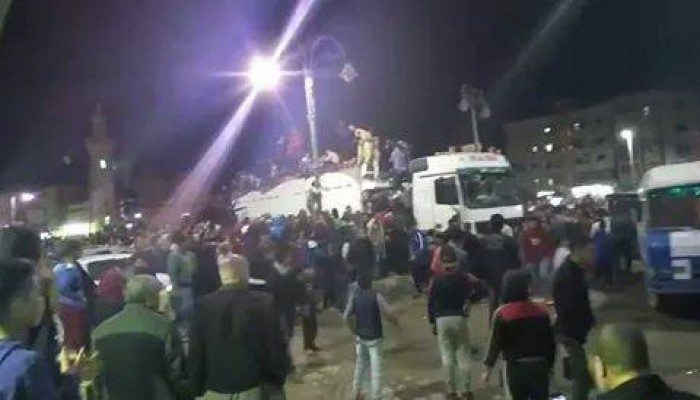 فيديو وصور.. مشاجرات أهالي العريش للحصول على “كيس خضار”!