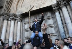 كنيسة القيامة تعيد فتح أبوابها بعد إغلاق احتجاجي لثلاثة أيام